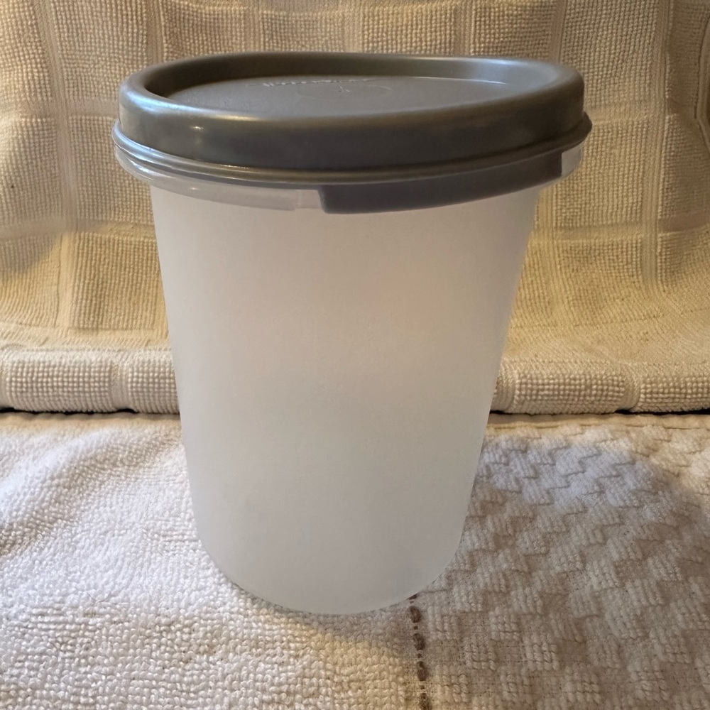 Tupperware modular mates small round #2 container